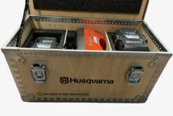 Husqvarna Opbergbox Hout 2x Accu & Lader -Husqvarna Winkel 529475101 5 HUSQVARNA20OPBERGBOX20HOUT202X20BLI20ACCU2020QC20LADER