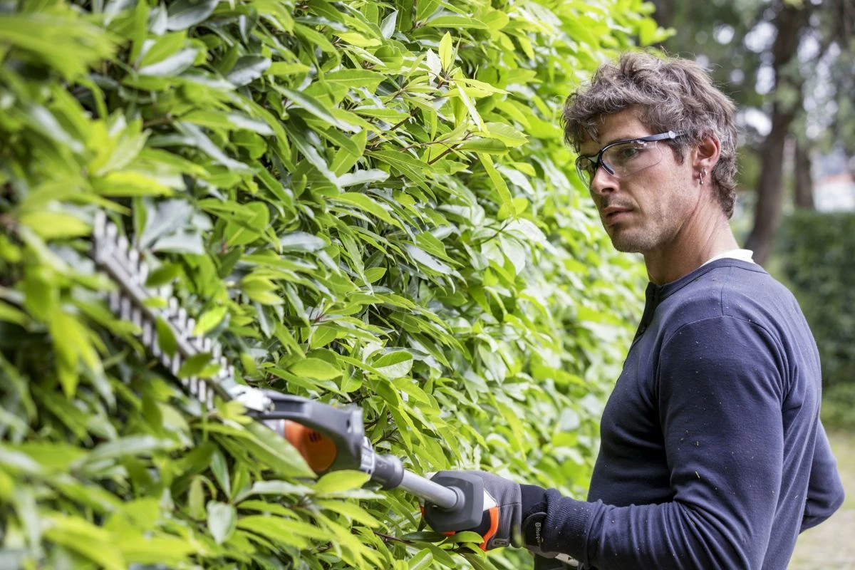 Husqvarna 520ihe3 Heggenschaar Actie 8 Husqvarna 520ihe3 Heggenschaar Actie - Afbeelding 6